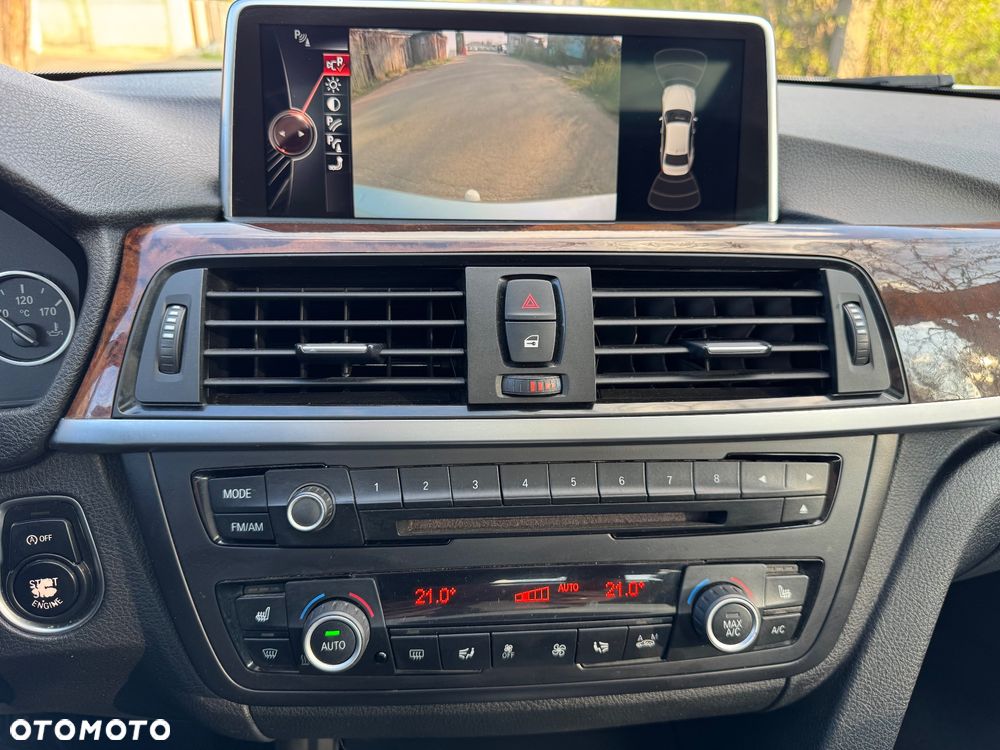 BMW Seria 3 328i xDrive Sport Line - 36