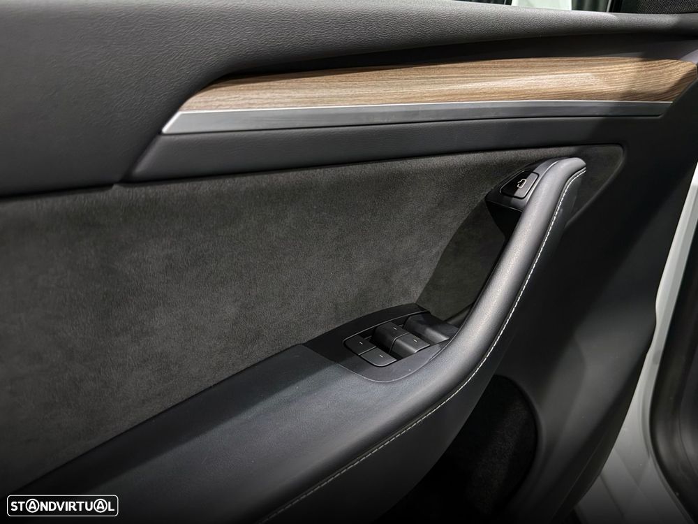 Tesla Model Y Long Range Dual Motor AWD - 15