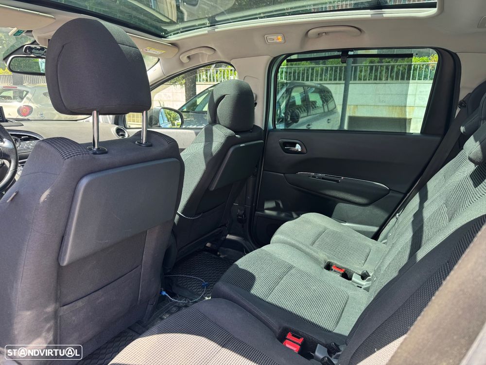 Peugeot 5008 1.6 BlueHDi Allure J17 - 11