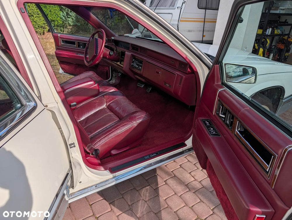 Cadillac Deville - 11