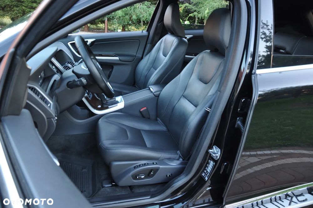 Volvo XC 60 D5 AWD Geartronic Summum - 20