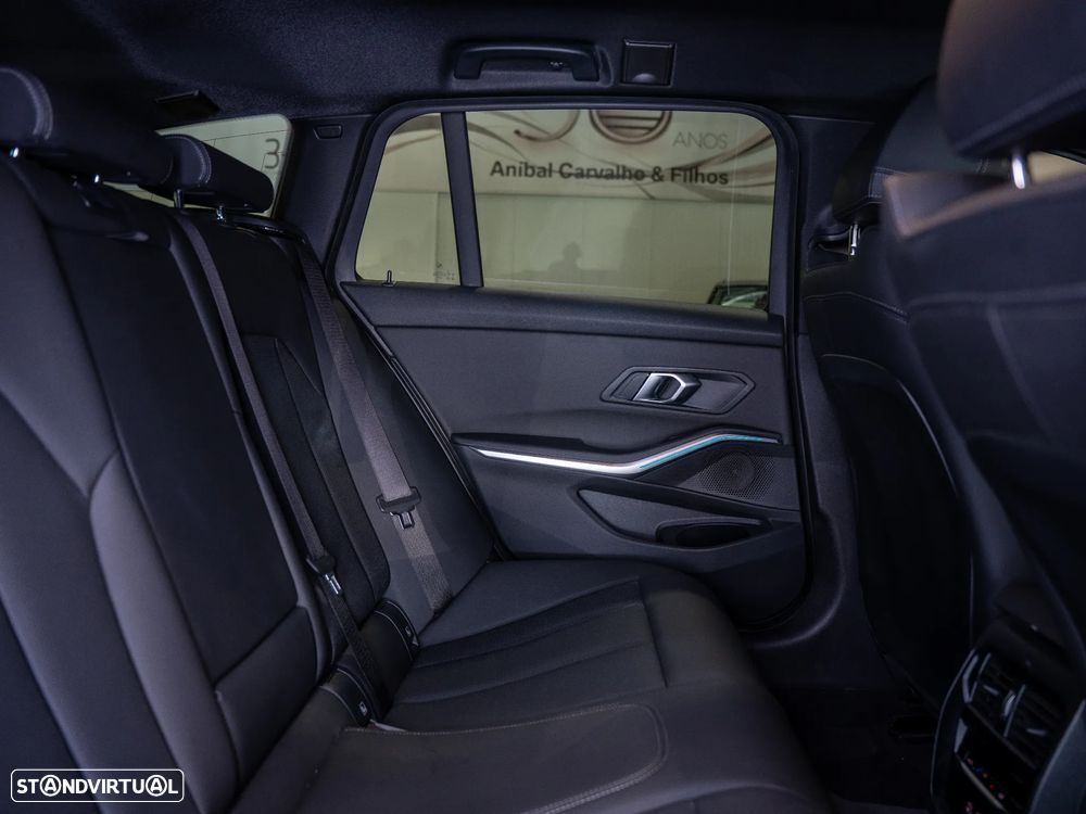 BMW 330 e Pack Desportivo M Auto - 24