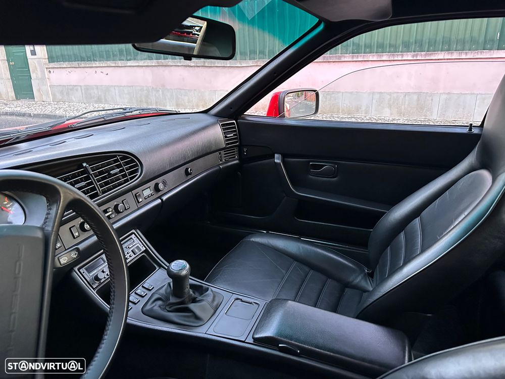 Porsche 944 Turbo - 10