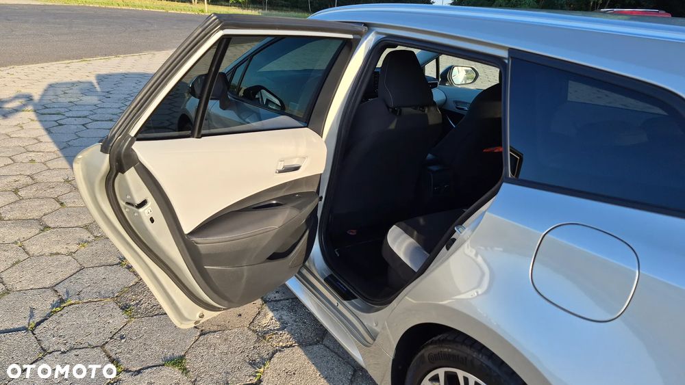 Toyota Corolla 2.0 Hybrid Comfort - 24