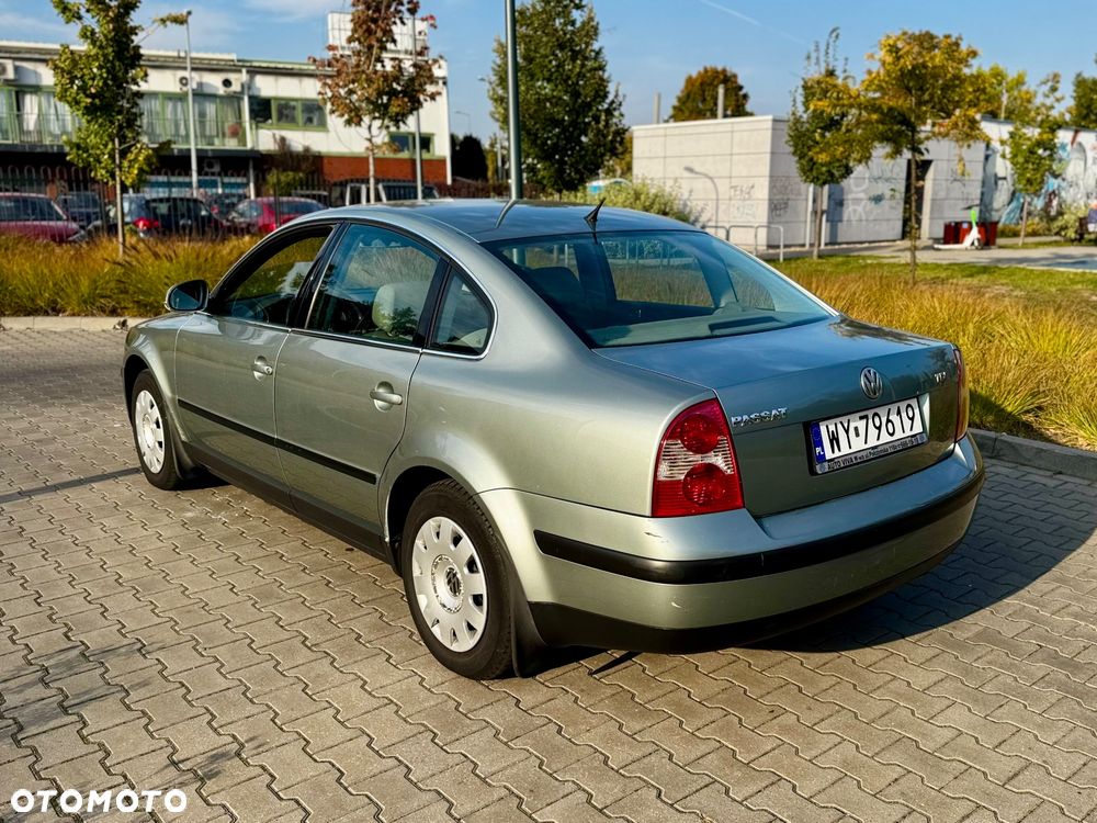 Volkswagen Passat 1.9 TDI Comfortline - 4