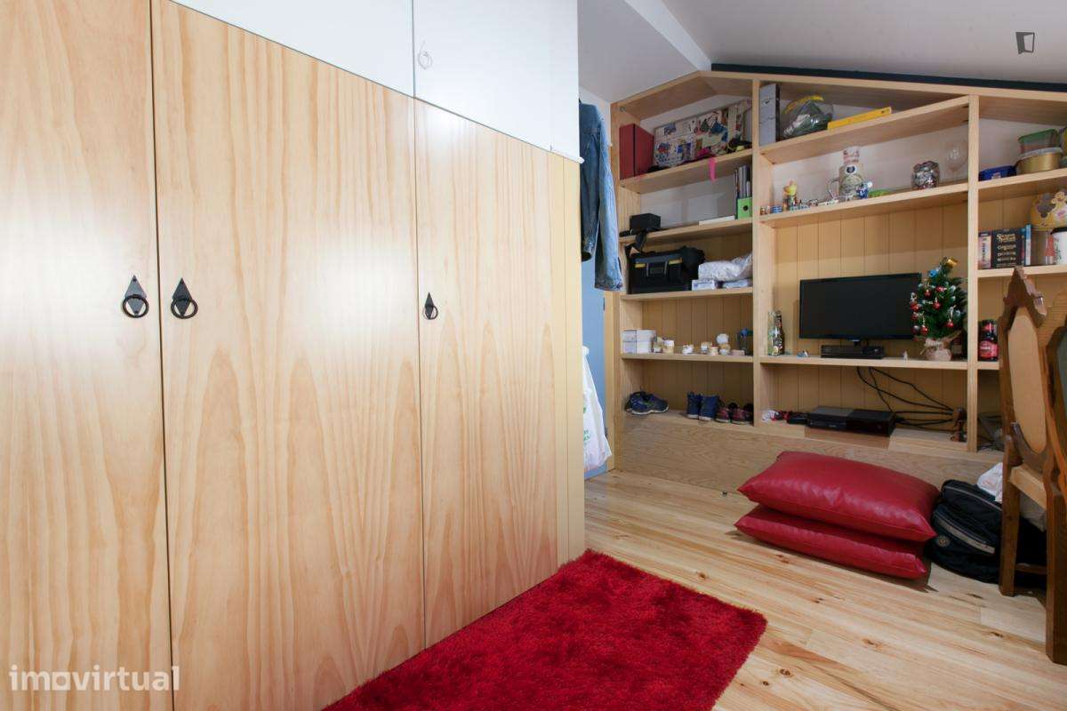 Quarto - localizado em Paranhos Porto - Grande imagem: 3/41