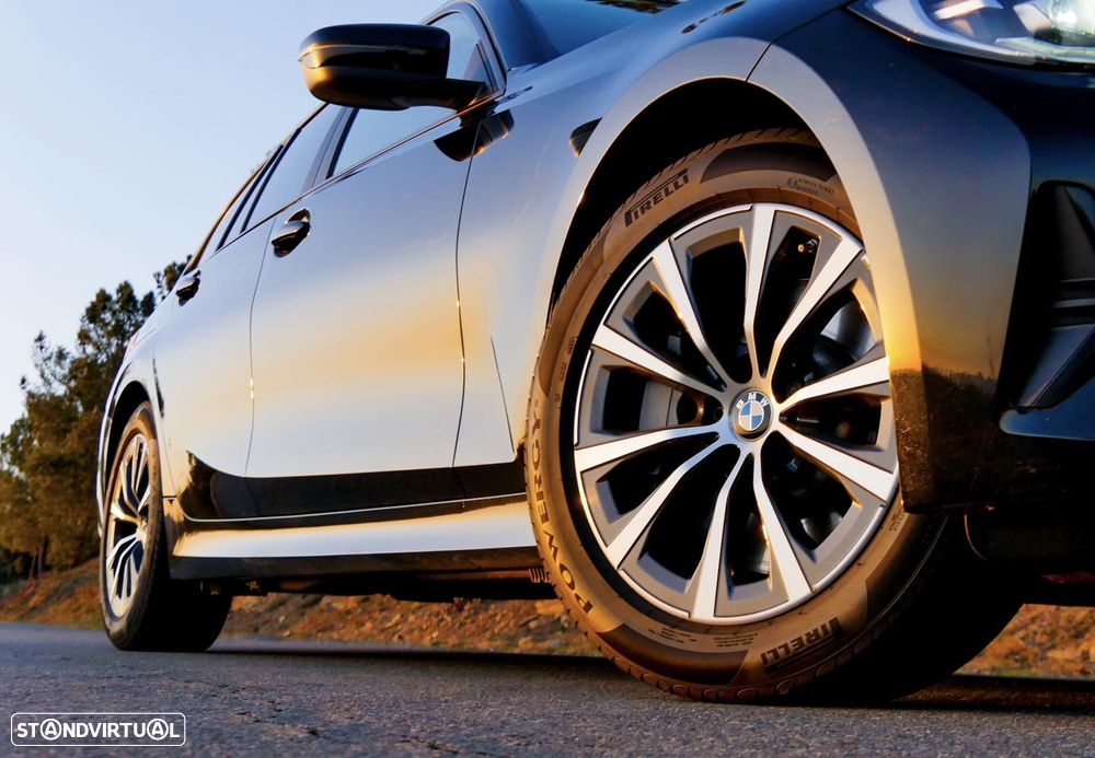 BMW 330 e Touring Aut. Sport Line - 30