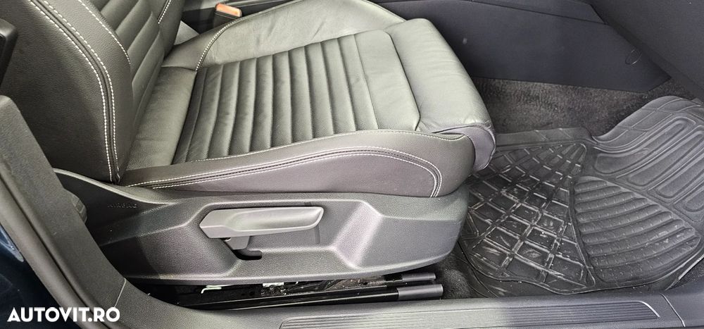 Volkswagen Passat 2.0 TDI SCR DSG Business - 32