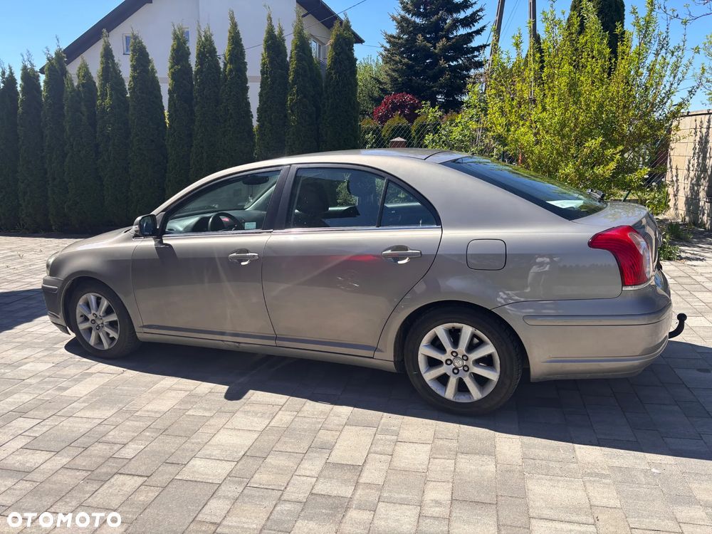 Toyota Avensis 2.0 VVT-i Sol - 2