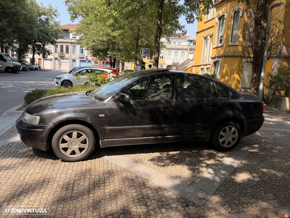 VW Passat 1.9 TDi Confl. Top Aut. - 2