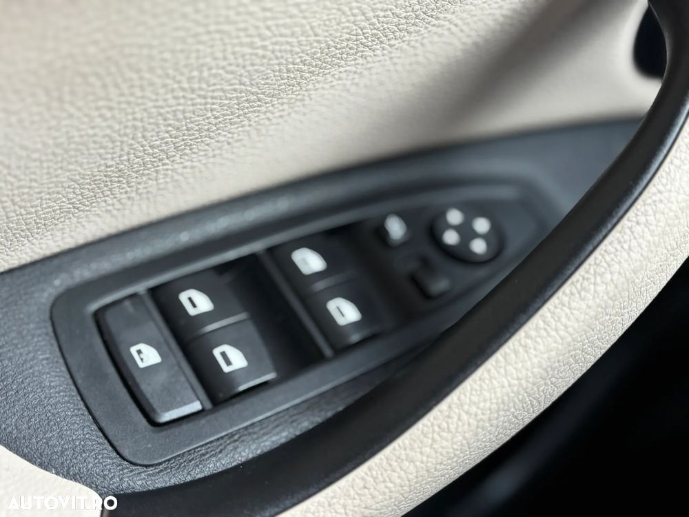 BMW X1 sDrive18d xLine - 25