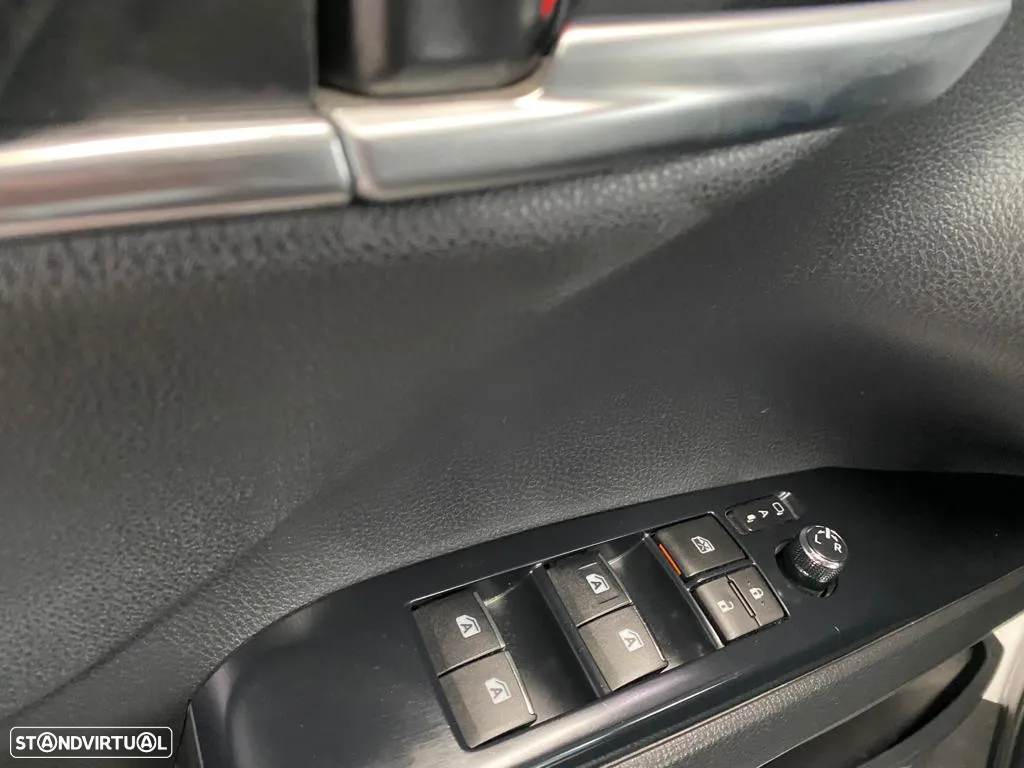 Toyota Camry 2.5 Hybrid Luxury - 32