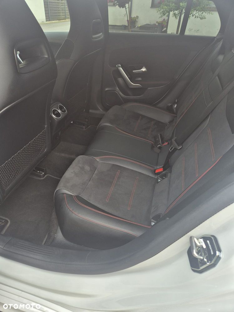 Mercedes-Benz CLA 200 d 8G-DCT - 17