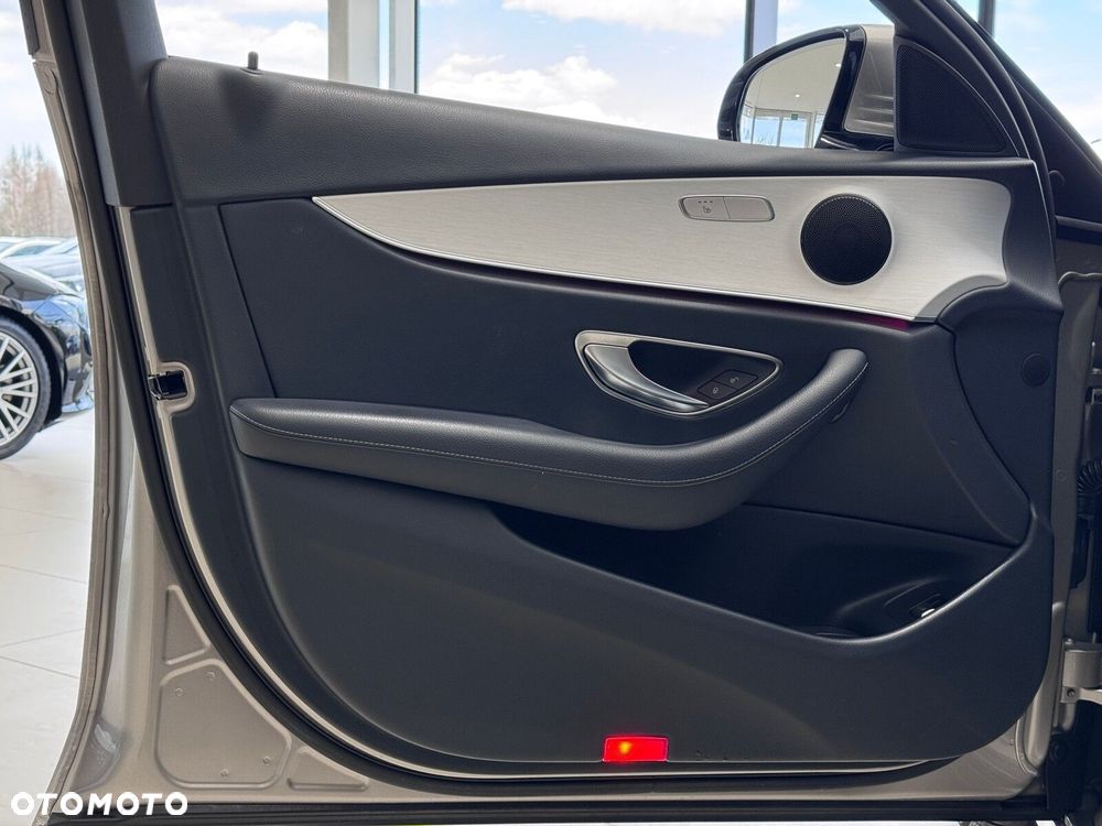 Mercedes-Benz Klasa E - 12