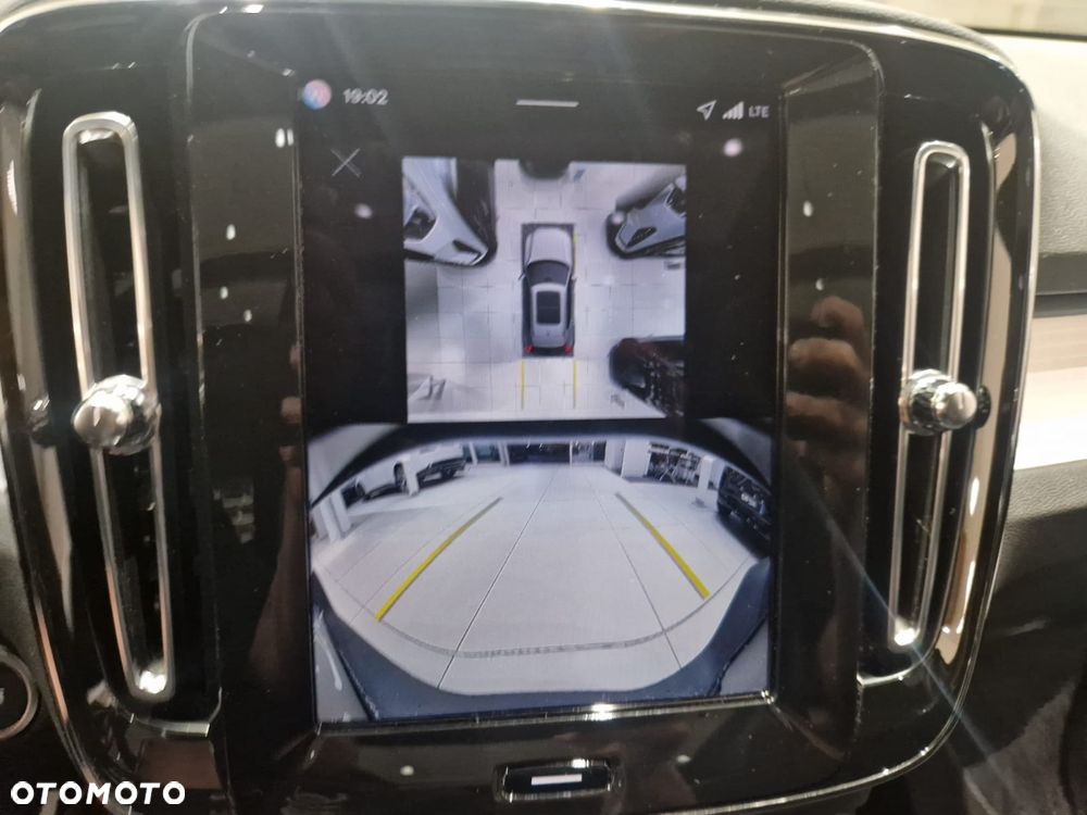 Volvo XC 40 B4 AWD Ultimate Dark - 25