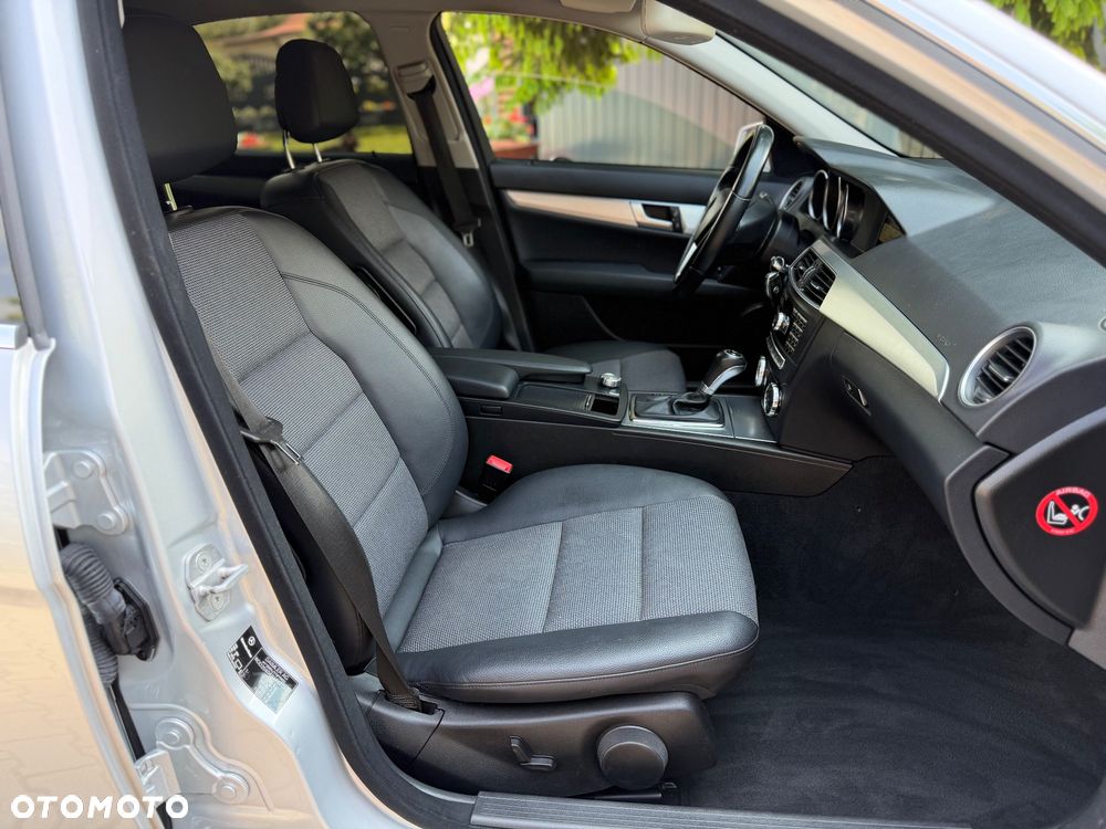 Mercedes-Benz Klasa C 180 CGI Automatik BlueEFFICIENCY Avantgarde - 18