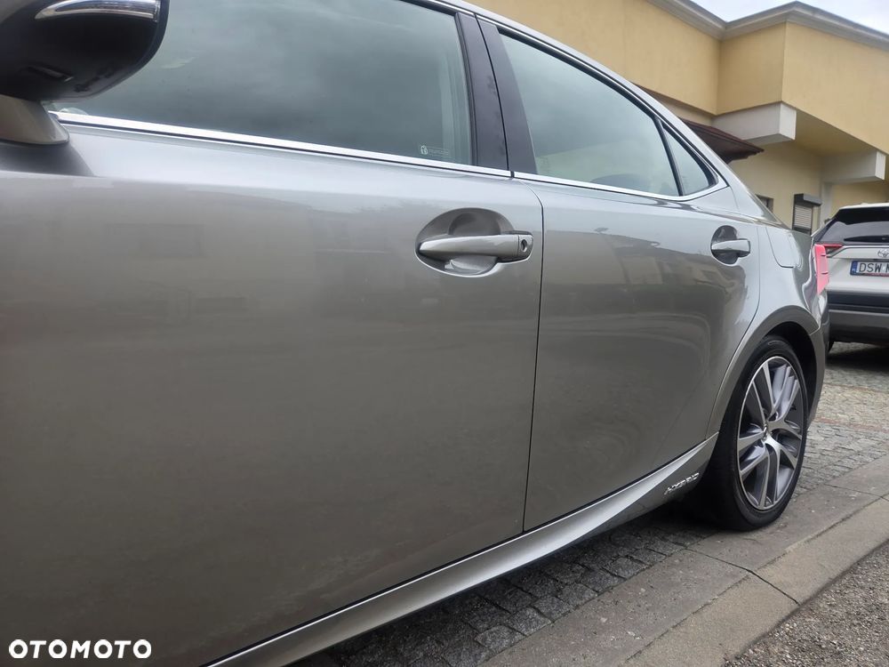 Lexus IS 300h Business Edition - 10