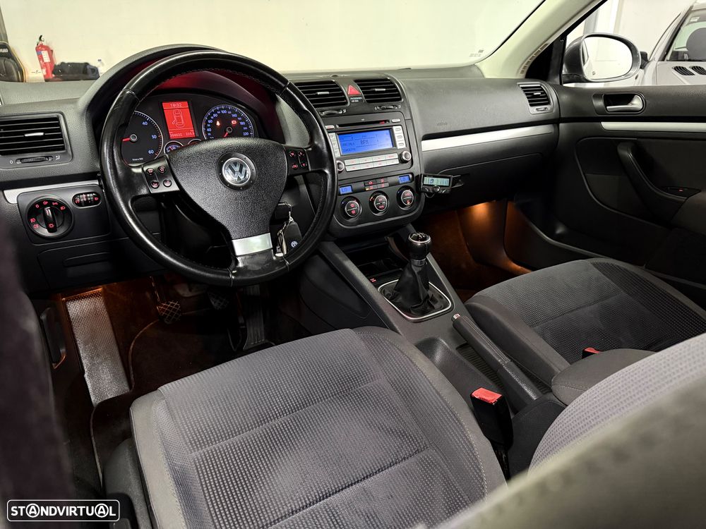 VW Jetta 1.9 TDi Sportline - 19