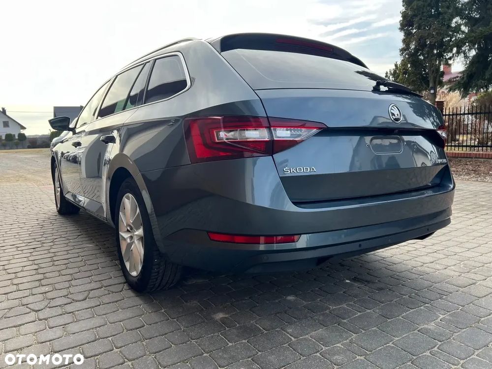 Skoda Superb 2.0 TDI DSG Premium Edition - 4