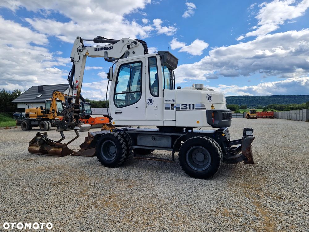 Liebherr A311 - 3