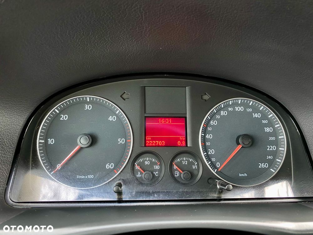 Volkswagen Touran - 25