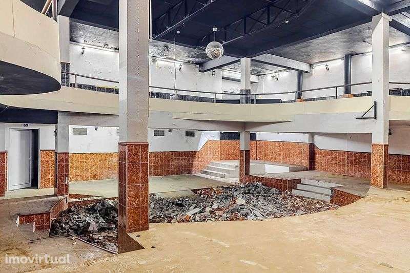 Moradia T3 enorme com armazéns, salões. - Grande imagem: 4/11