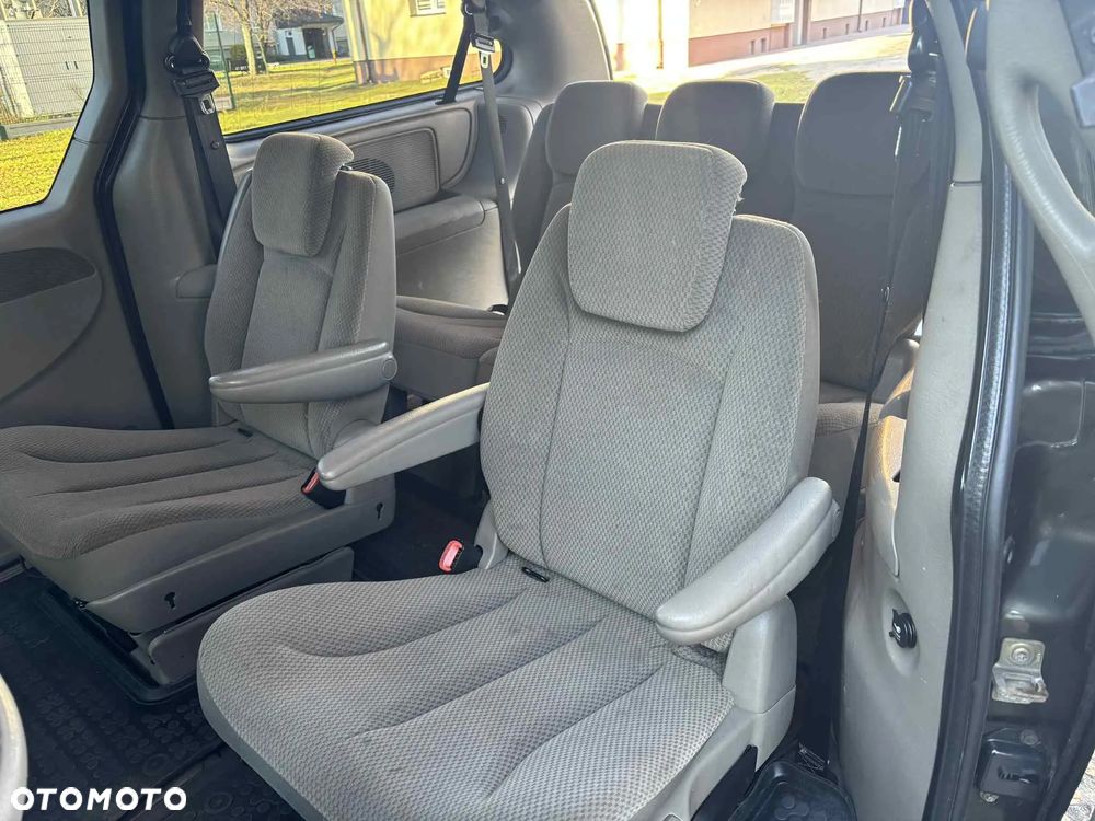 Chrysler Grand Voyager - 14