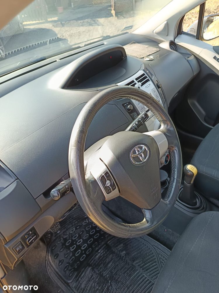 Toyota Yaris 1.0 VVT-i - 11