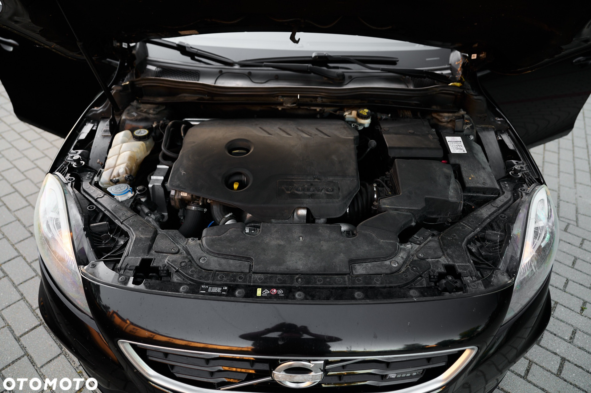 Volvo V40 D2 R-Design - 17