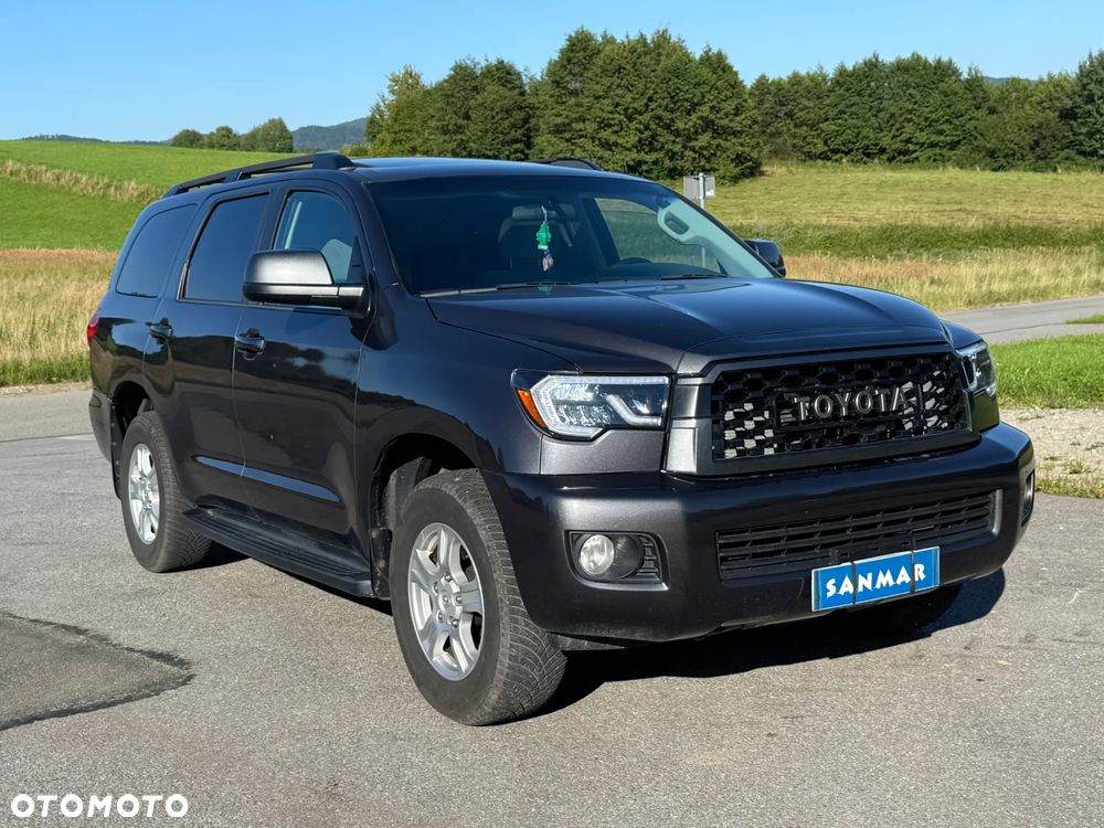 Toyota Sequoia - 3