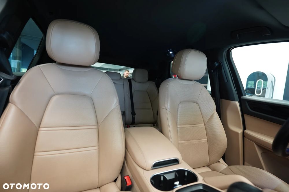 Porsche Cayenne Standard - 16