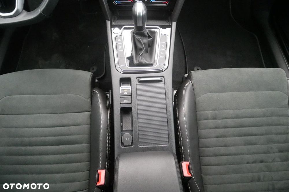 Volkswagen Passat Variant 2.0 TSI Elegance DSG - 11
