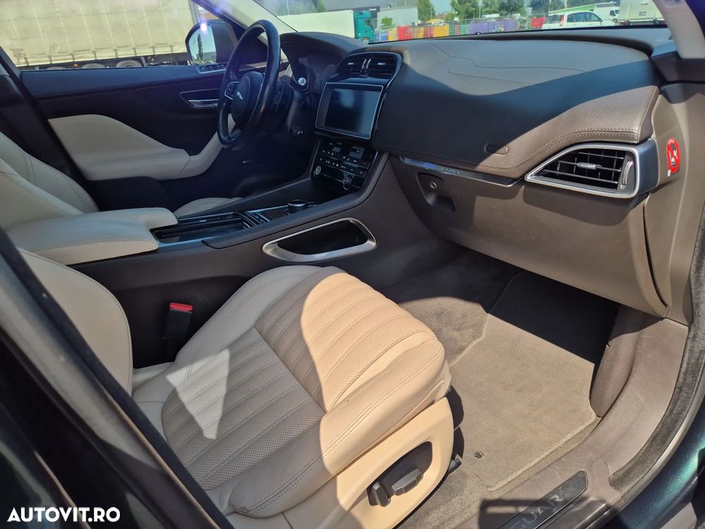 Jaguar F-Pace 20d AWD Portfolio - 25