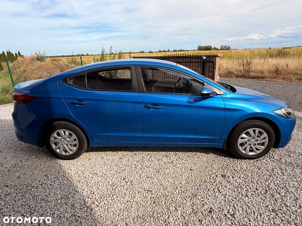 Hyundai Elantra 1.6 CRDi Comfort - 4