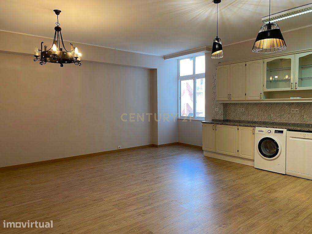 Arrendamento T2 em Arroios com garagem - Lisboa - Grande imagem: 2/32