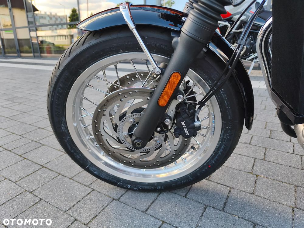 Triumph Bonneville - 4