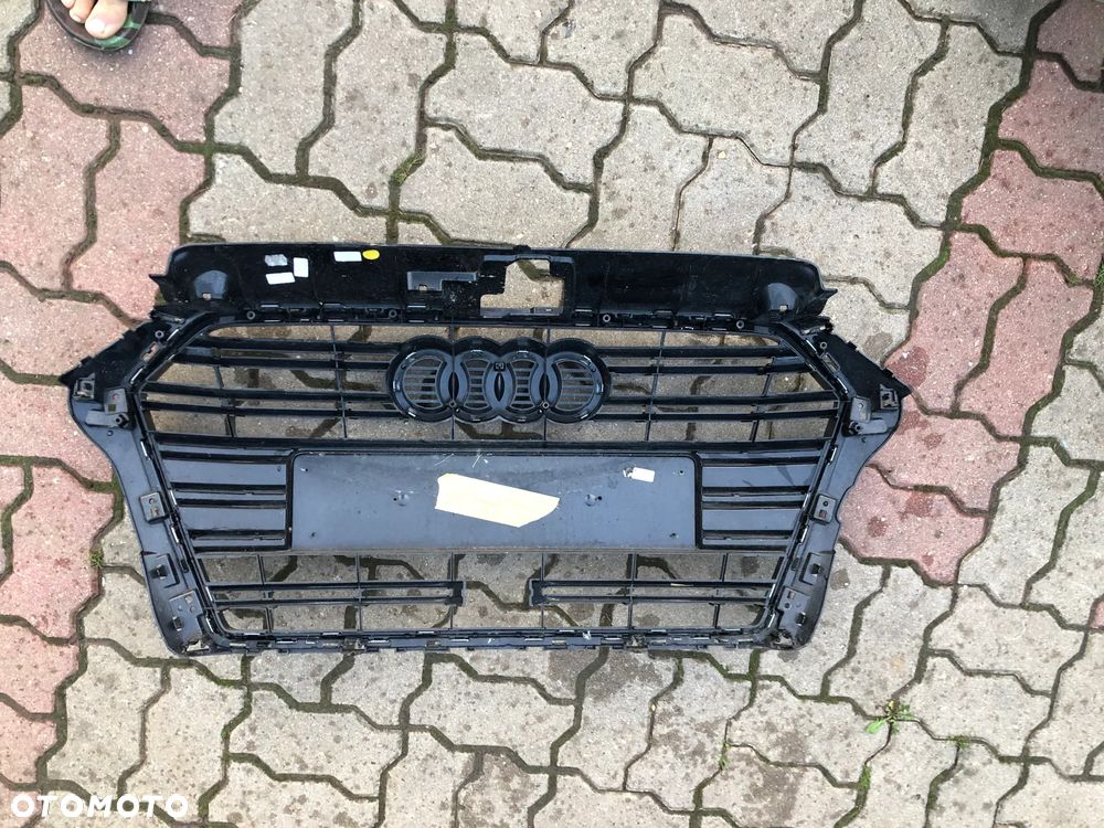 Audi 3 8V OE 8V3853651AB grill atrapa chłodnicy - 4
