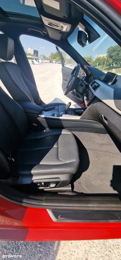 BMW Seria 3 320i Sport Line - 28