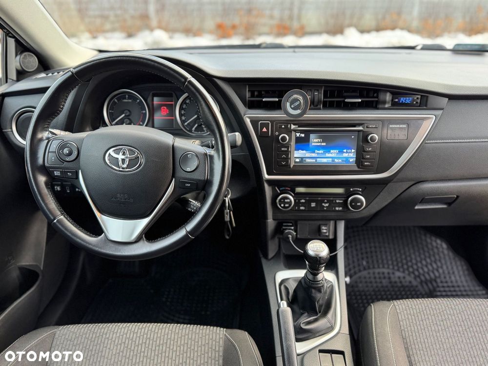 Toyota Auris 1.4 D-4D Premium EU5 - 17