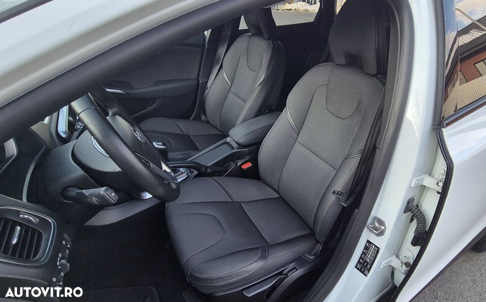 Volvo V40 D3 Momentum - 19