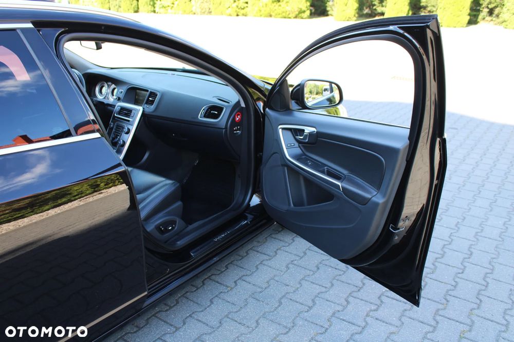 Volvo V60 D5 Summum - 27