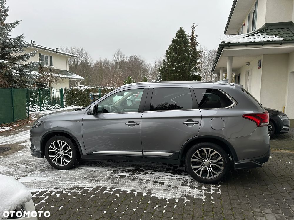 Mitsubishi Outlander - 10