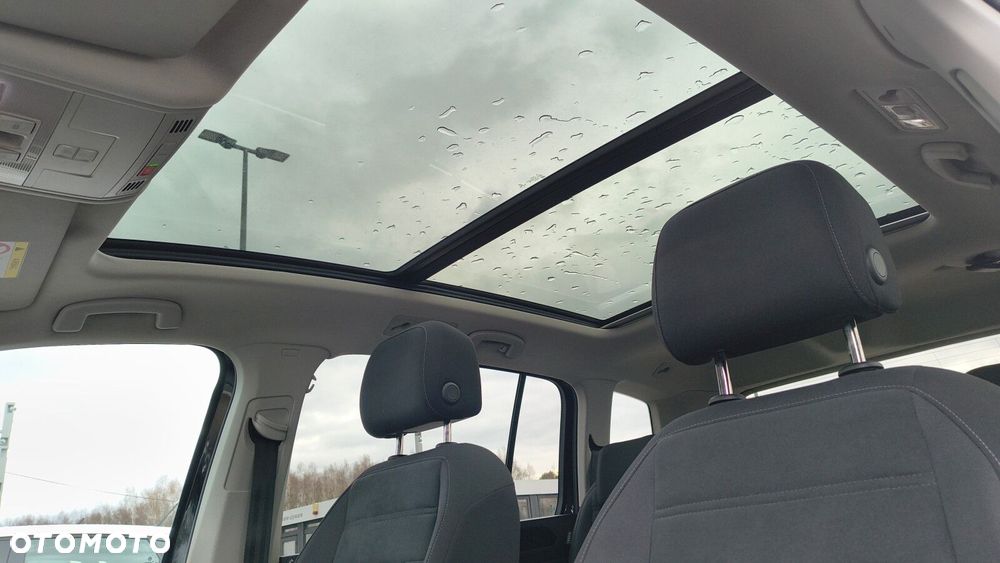 Volkswagen Touran - 10