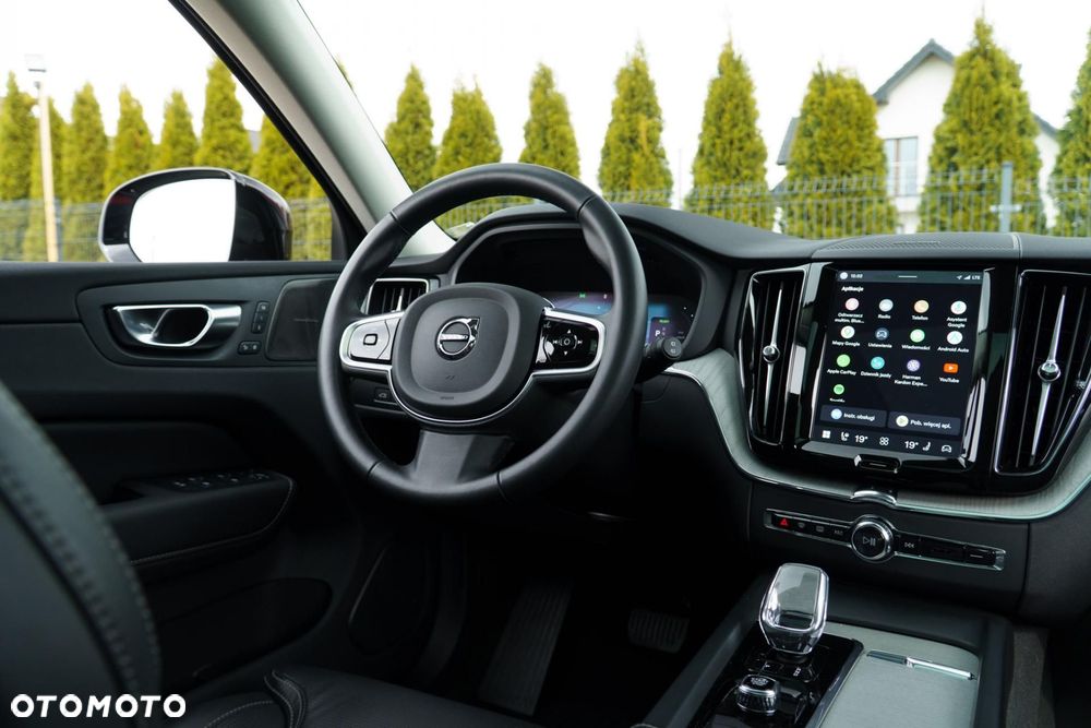 Volvo XC 60 T6 Plug-In Hybrid AWD Plus Dark - 16