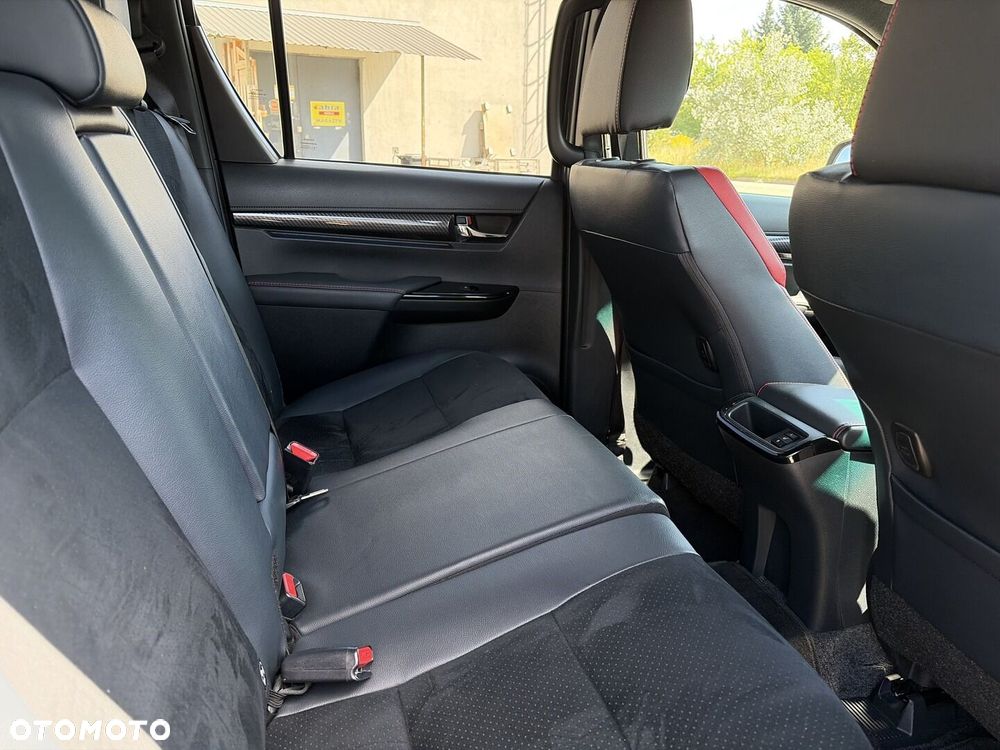 Toyota Hilux 2.8 D-4D Double Cab GR Sport 4x4 - 14