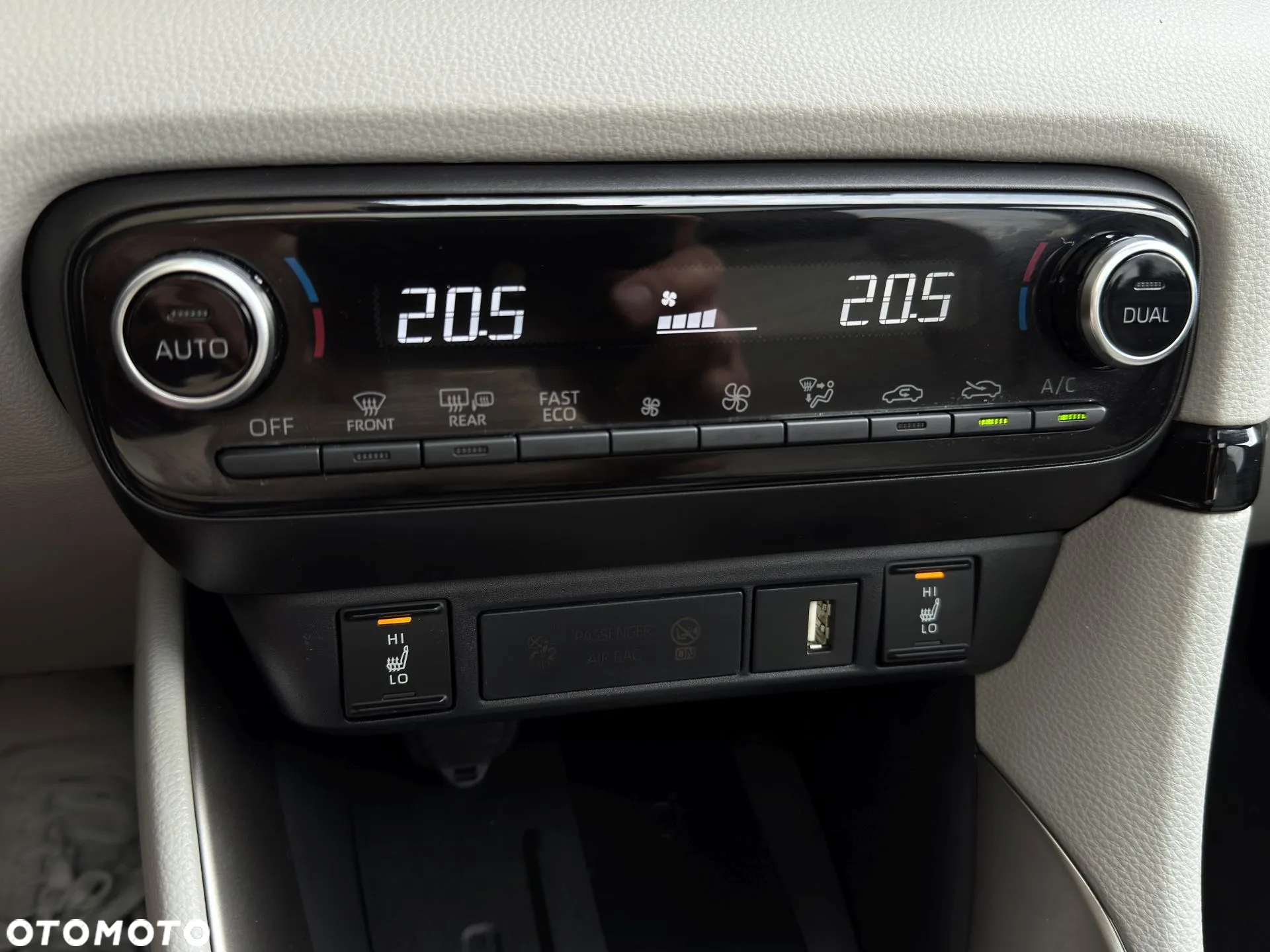 Toyota Yaris Hybrid 1.5 VVT-i Premiere Edition - 17