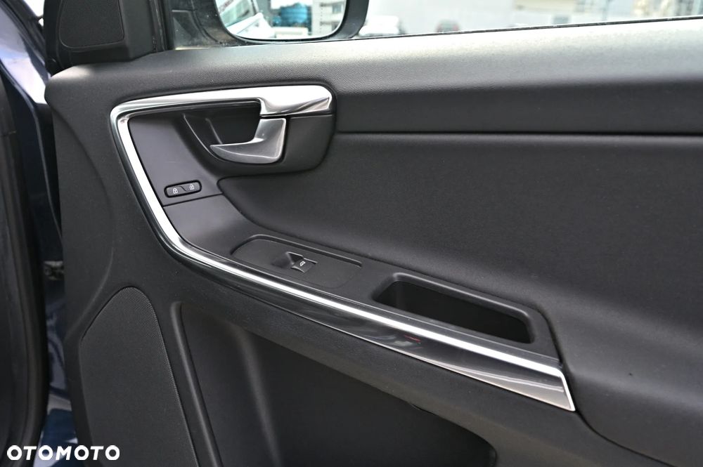 Volvo XC 60 D4 Momentum - 26