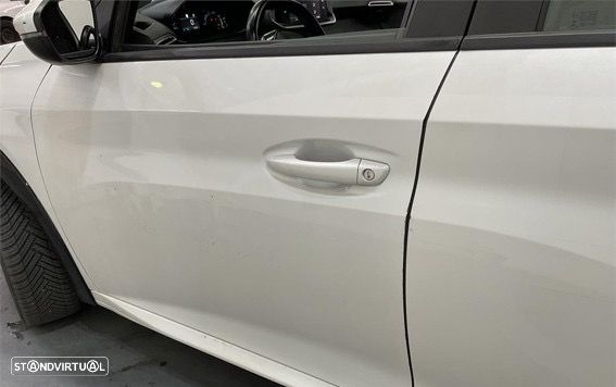 Peugeot e-208 - 8