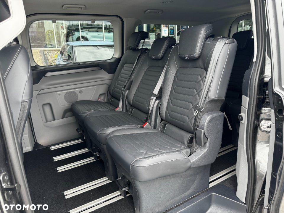 Ford Tourneo Custom - 17