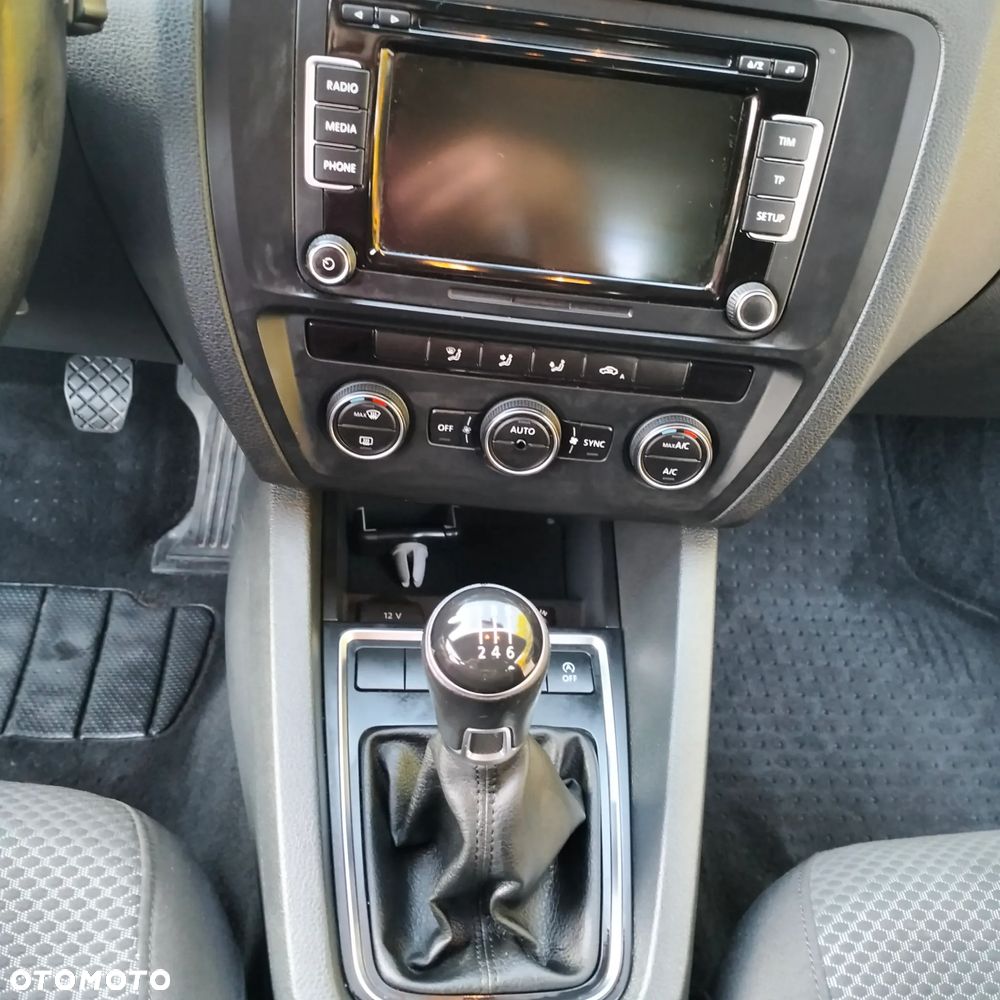 Volkswagen Jetta 1.2 TSI Comfortline - 23
